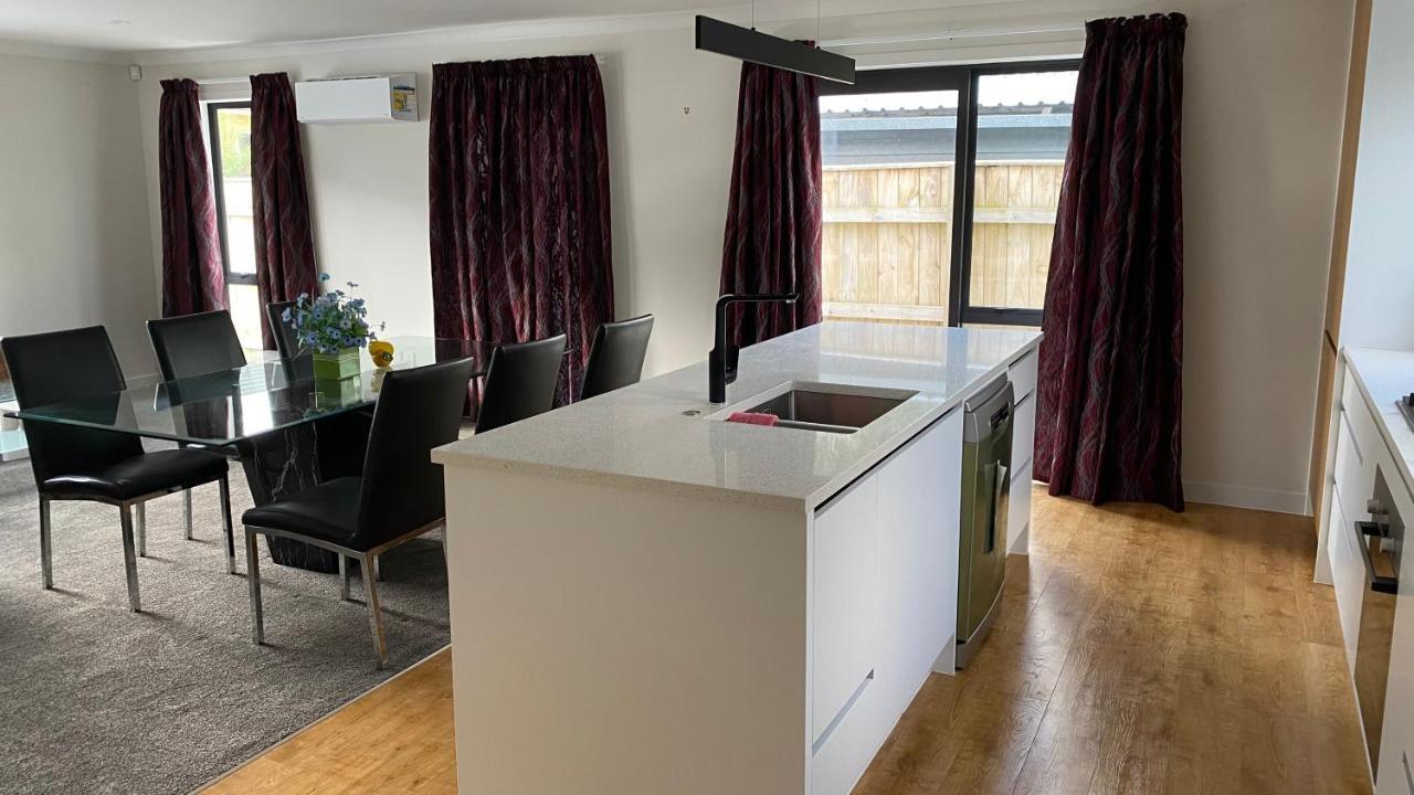 Newly Built House Βίλα Lower Hutt Εξωτερικό φωτογραφία